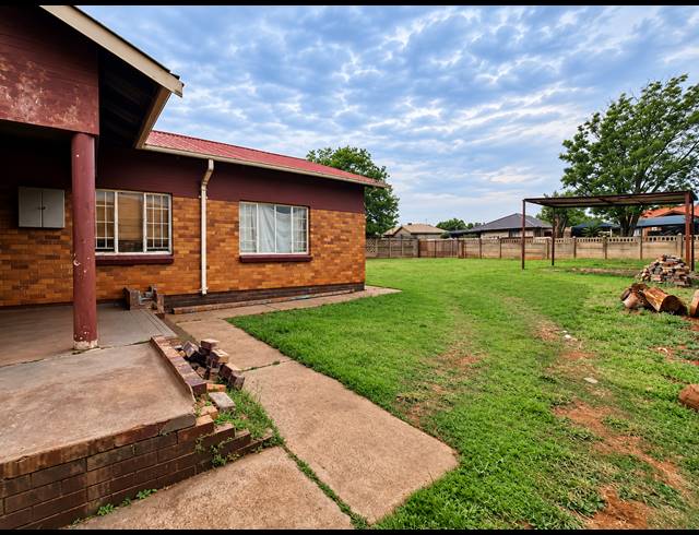 3 BEDROOM HOUSE FOR SALE IN VANDERBIJLPARK CW 6